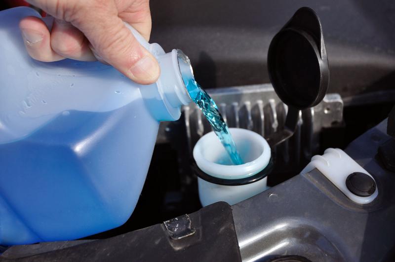 На что обращать внимание при выборе стеклоомывающей жидкости для своего автомобиля